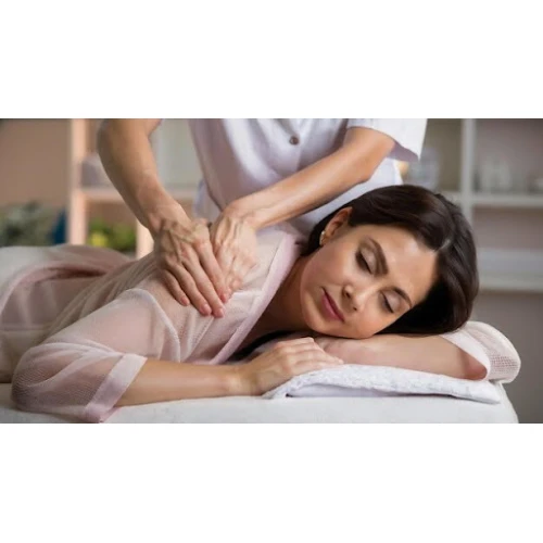 Postnatal Massage: Healing, Relaxation, and Care for New Moms