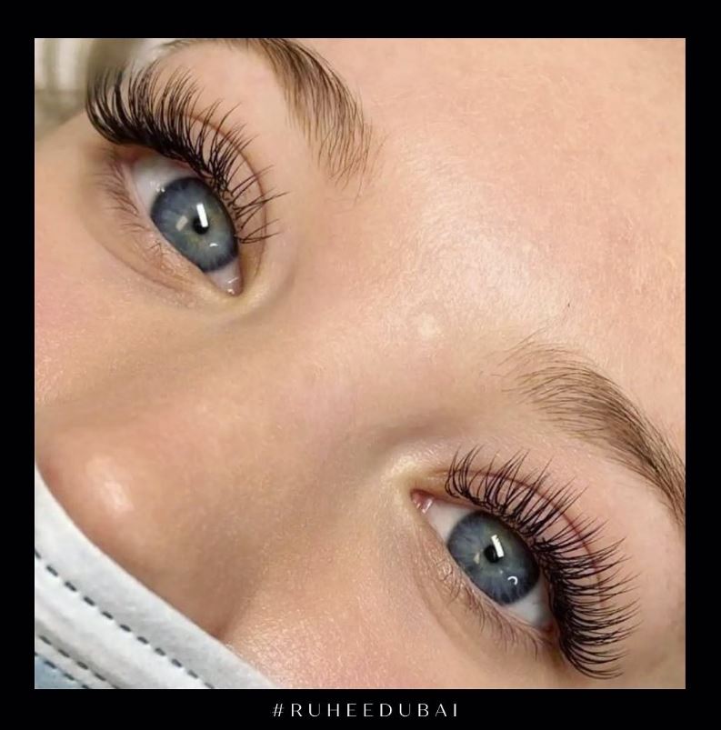 Eyelash extensions service