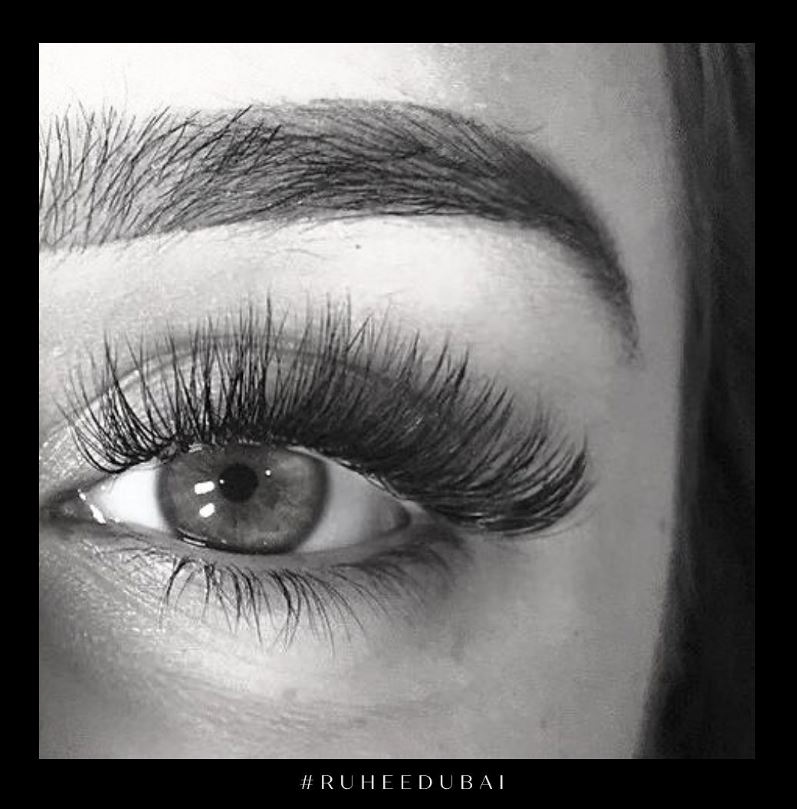 Natural classic lashes