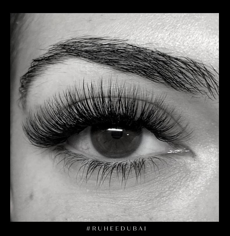 Eyelash extensions service